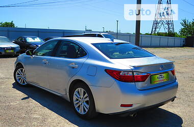 Седан Lexus ES 2015 в Кропивницькому