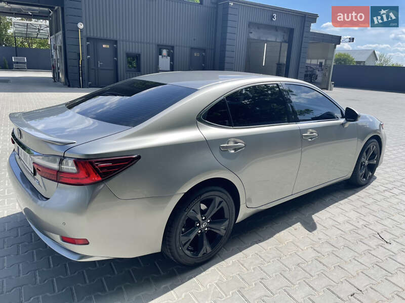 Седан Lexus ES 2017 в Киеве