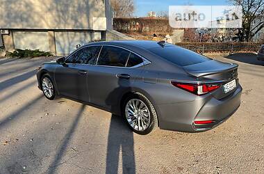 Седан Lexus ES 2019 в Дніпрі