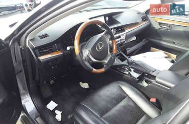 Седан Lexus ES 2014 в Павлограді