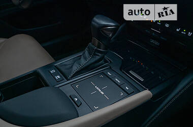 Седан Lexus ES 2020 в Киеве