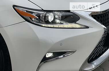 Седан Lexus ES 2014 в Ивано-Франковске