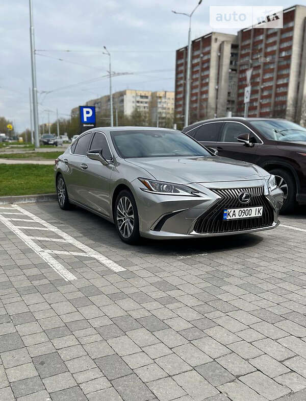 Седан Lexus ES 2020 в Львове