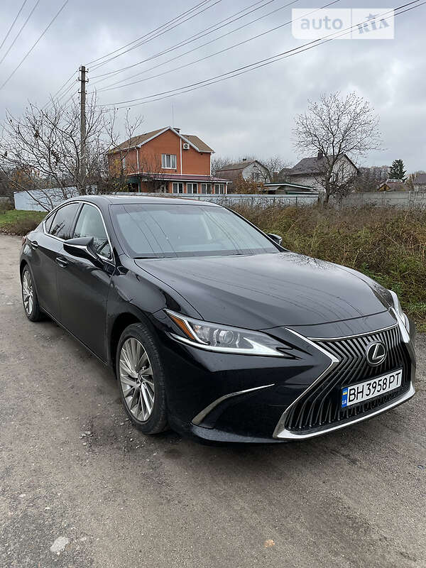 Седан Lexus ES 2019 в Киеве