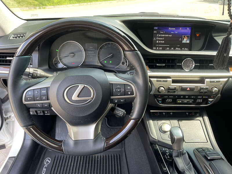 Седан Lexus ES 2017 в Запорожье
