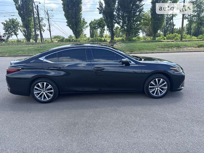 Седан Lexus ES 2019 в Покрове