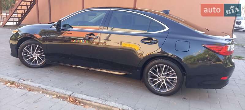 Седан Lexus ES 2016 в Ровно