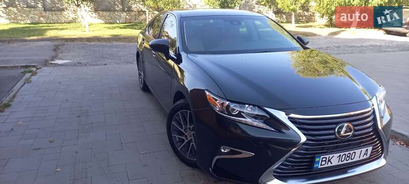 Седан Lexus ES 2016 в Ровно