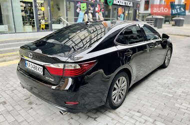 Седан Lexus ES 2013 в Вараше