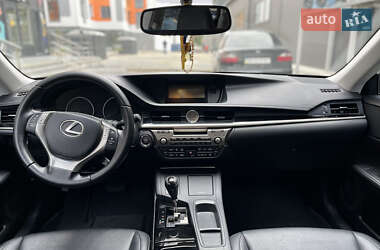 Седан Lexus ES 2013 в Вараше