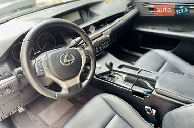 Седан Lexus ES 2013 в Вараше