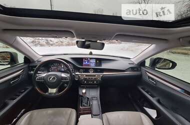 Седан Lexus ES 2016 в Ирпене