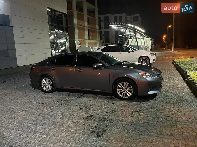 Lexus ES