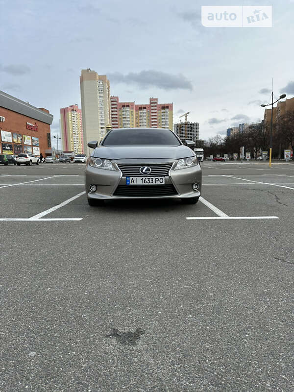 Седан Lexus ES 2015 в Броварах