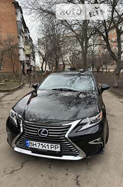 Седан Lexus ES 2015 в Подольске