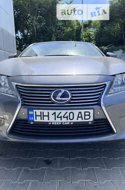 Седан Lexus ES 2014 в Черноморске