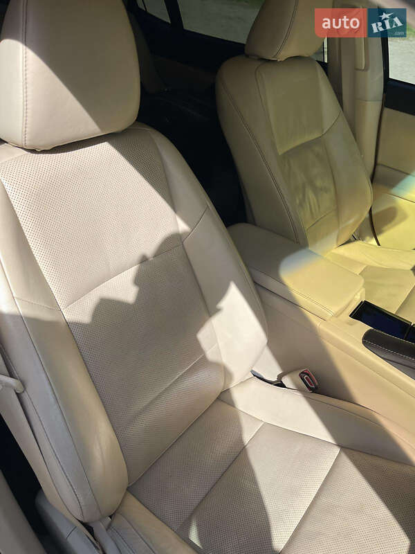 Седан Lexus ES 2013 в Кропивницькому