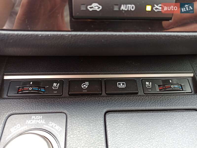 Седан Lexus ES 2015 в Днепре