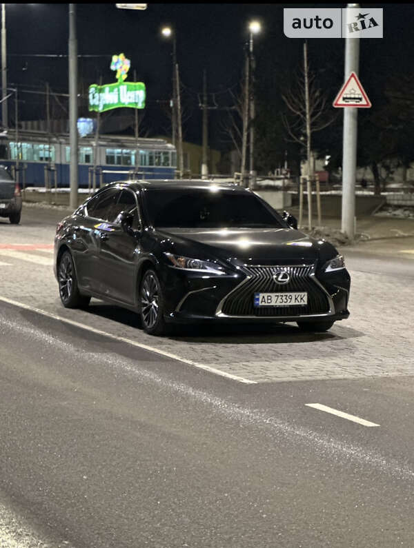 Седан Lexus ES 2019 в Виннице