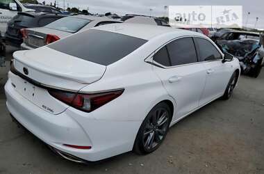 Седан Lexus ES 2021 в Ужгороде