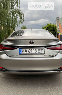 Седан Lexus ES 2022 в Виннице