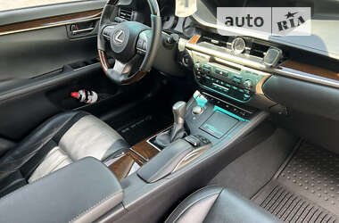 Седан Lexus ES 2018 в 