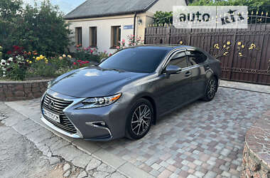 Седан Lexus ES 2018 в 