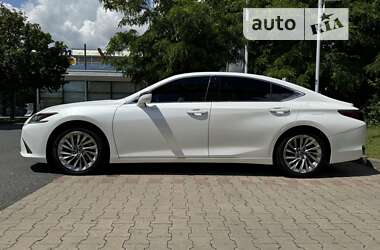 Седан Lexus ES 2019 в Киеве