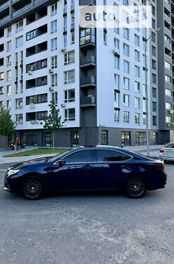 Седан Lexus ES 2013 в Києві