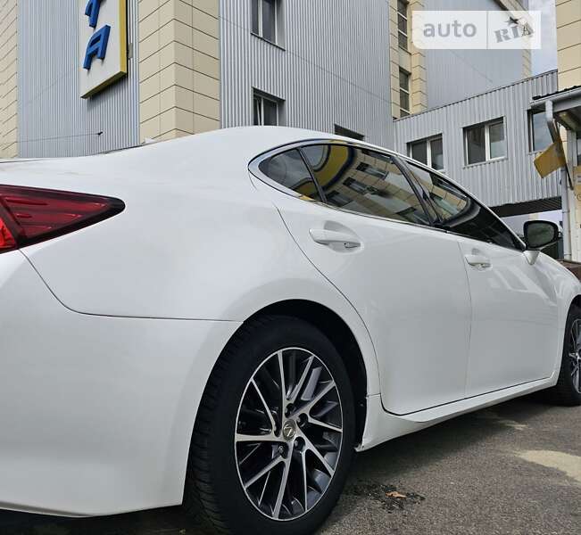 Седан Lexus ES 2016 в Києві