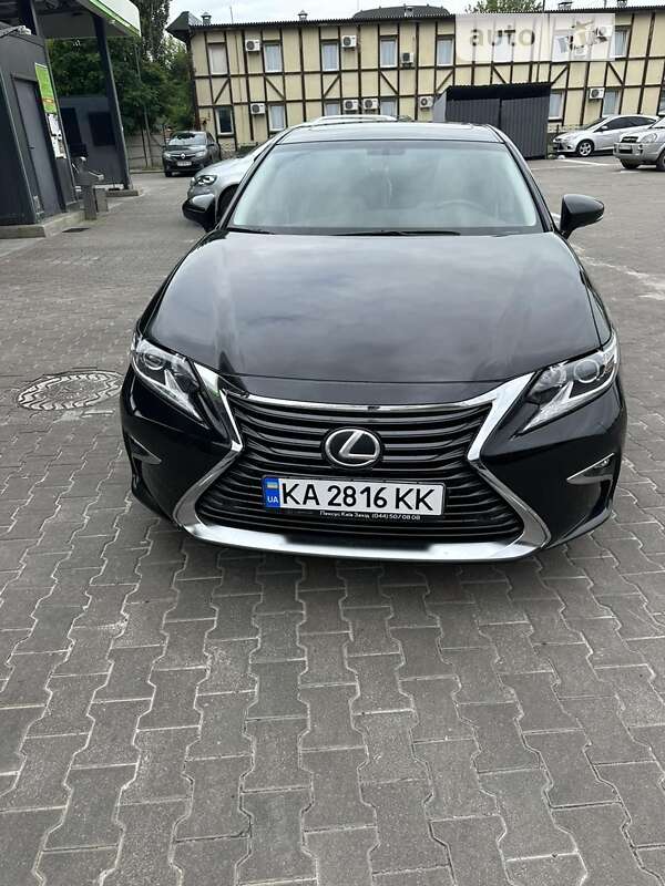 Седан Lexus ES 2018 в Рокитному