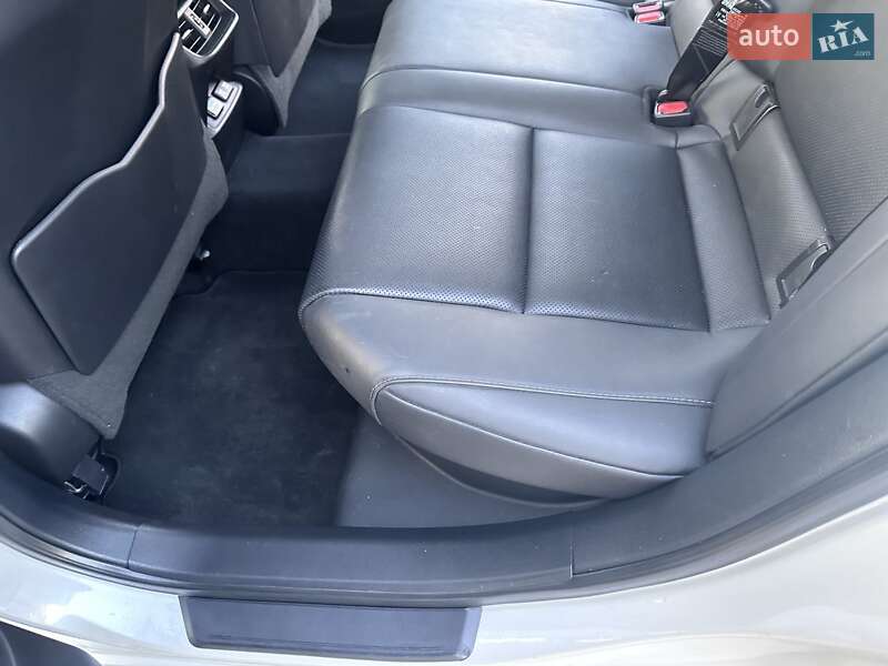 Седан Lexus ES 2020 в Павлограді