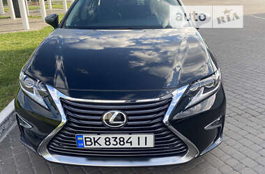 Седан Lexus ES 2015 в Ровно