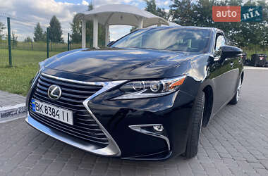 Седан Lexus ES 2015 в Ровно