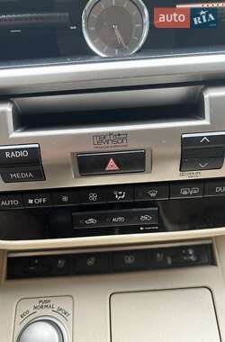 Седан Lexus ES 2012 в Львове