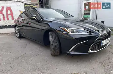 Lexus ES 2019