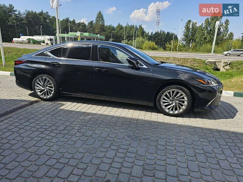 Седан Lexus ES 2018 в Ровно