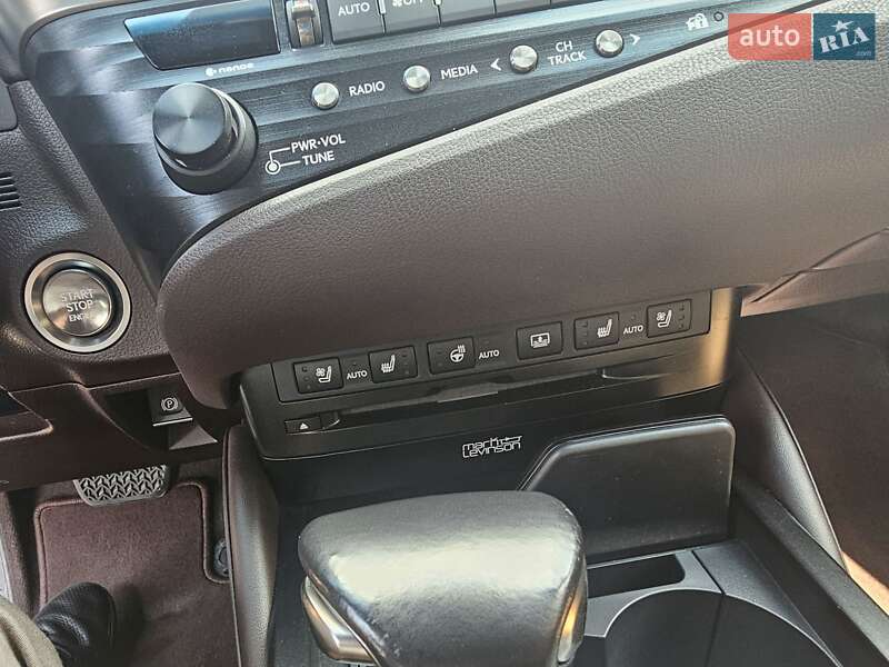 Седан Lexus ES 2018 в Ровно
