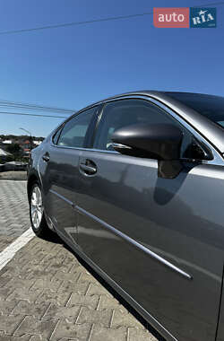 Седан Lexus ES 2013 в Черновцах