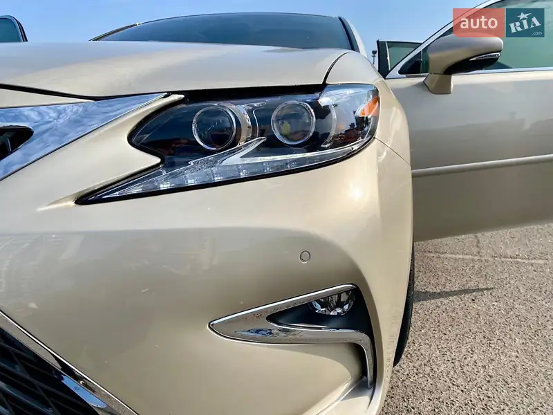 Седан Lexus ES 2013 в 