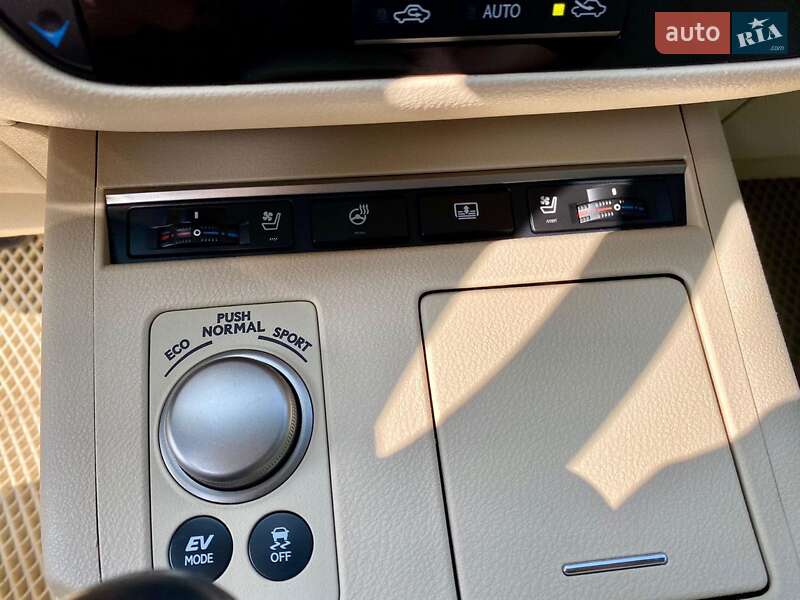 Седан Lexus ES 2013 в Черкассах