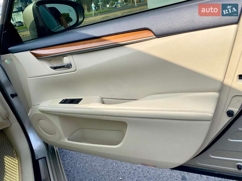 Седан Lexus ES 2013 в Черкассах