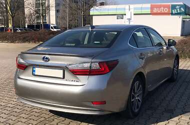 Седан Lexus ES 2018 в Ужгороде