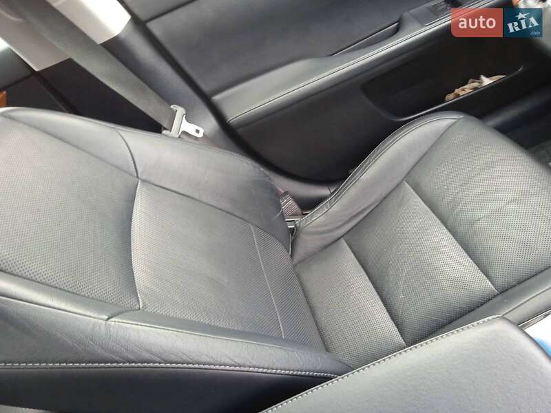 Седан Lexus ES 2013 в Полтаве