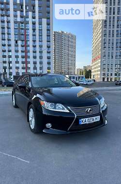 Седан Lexus ES 2013 в Киеве