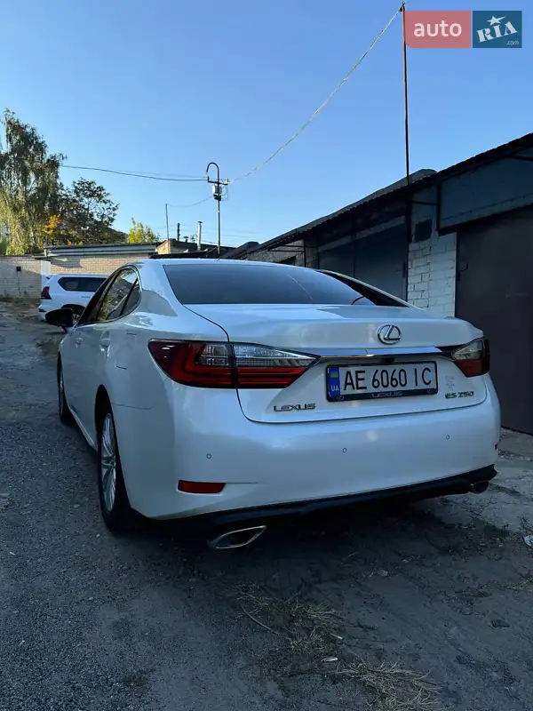Lexus ES