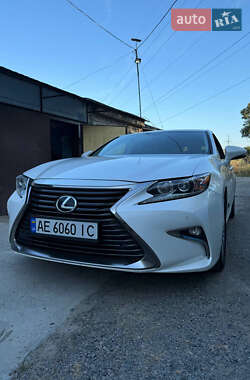 Седан Lexus ES 2016 в 