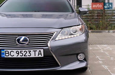 Седан Lexus ES 2012 в Самборі