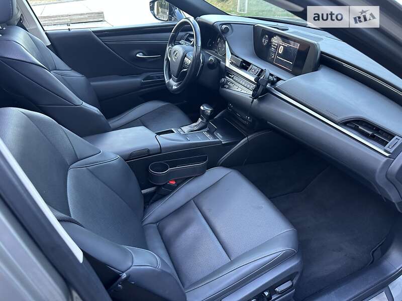 Седан Lexus ES 2019 в Києві