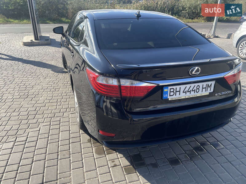 Седан Lexus ES 2012 в Одесі